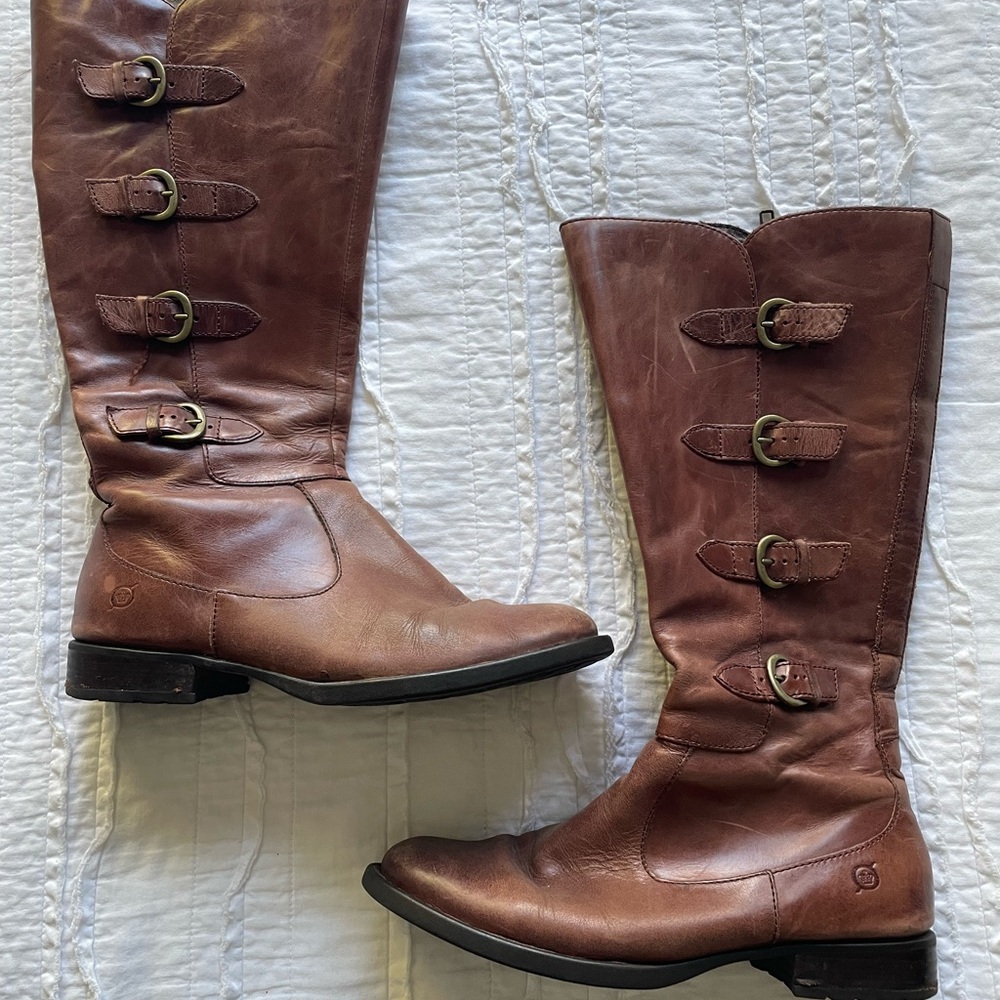 Born Cuatros Distressed Brown Leather Riding Boots | Size 8